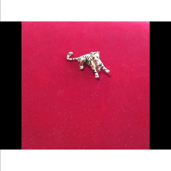 Vintage Tiger Pin great on clothes bags etc - Picture 3 of 7
